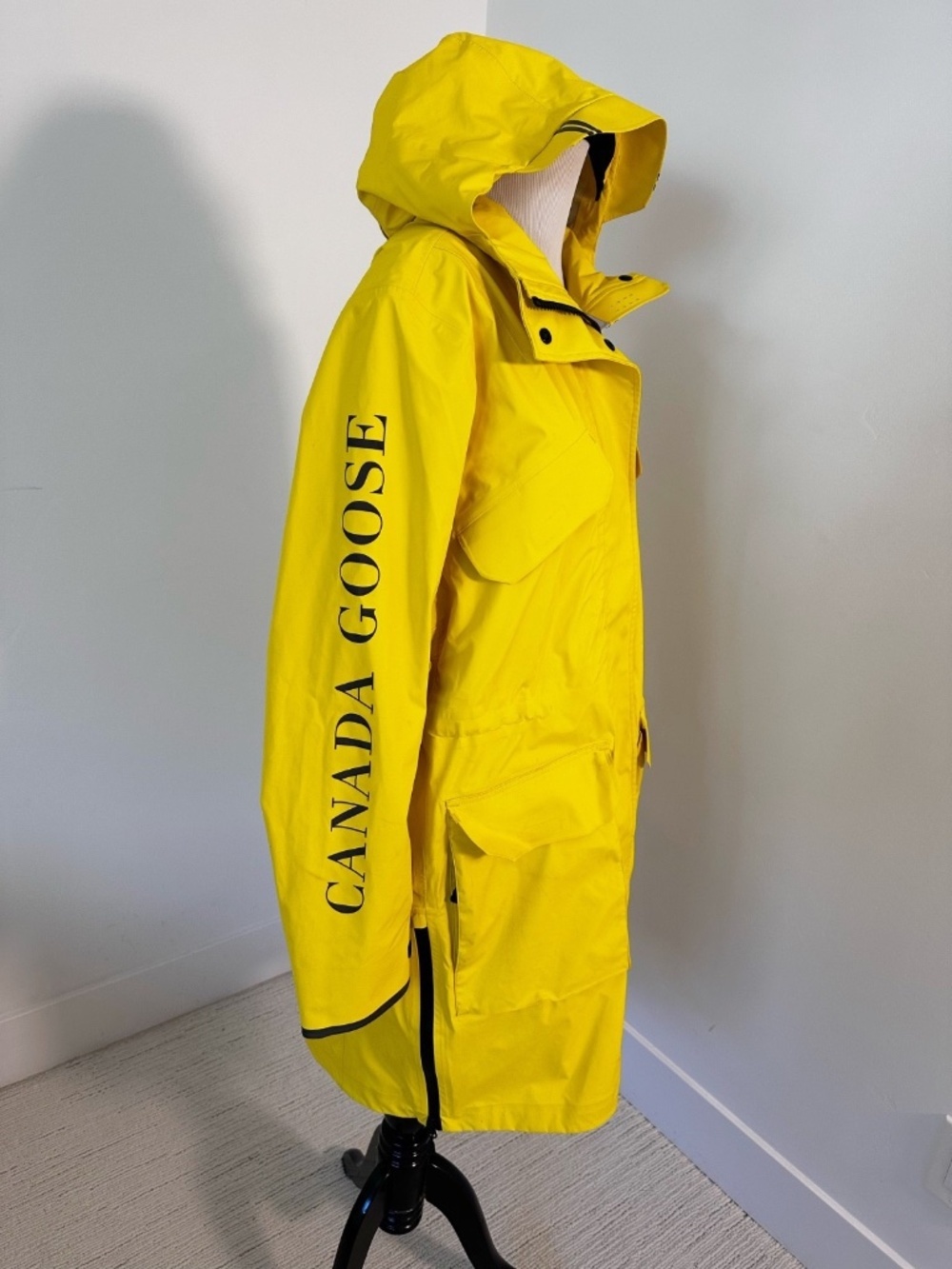 CANADA GOOSE Seaboard Women's M Overboard Yellow Rain Jacket Style 5607L Luxury - Picture 5 of 16